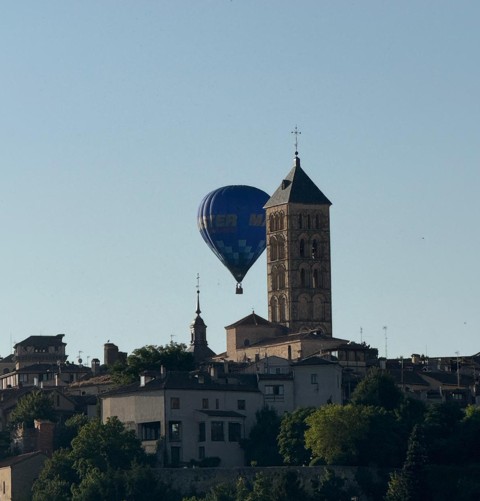 Comienza el Festival de Globos de Segovia con la participación de una veintena de aeronaves