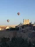Globos y muralla